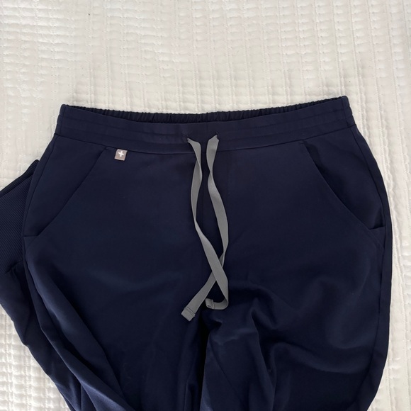 FIGS Scrub joggers - Picture 2 of 4